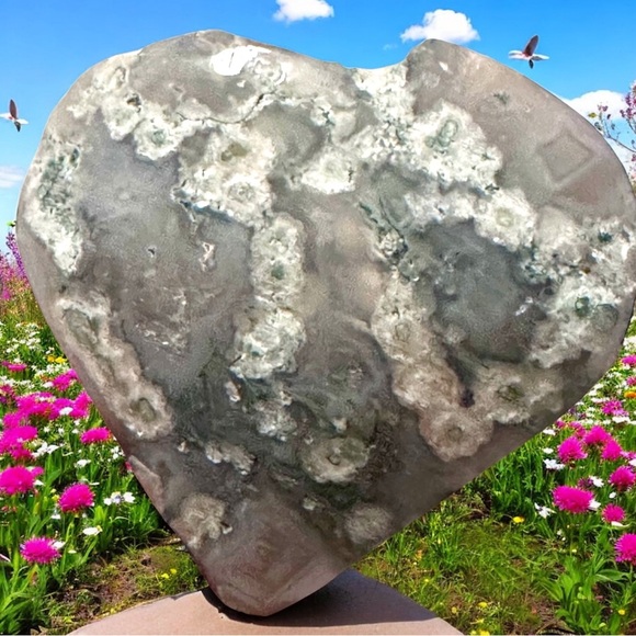 Moss Agate Heart w/Druzy Cavern - Picture 2 of 6